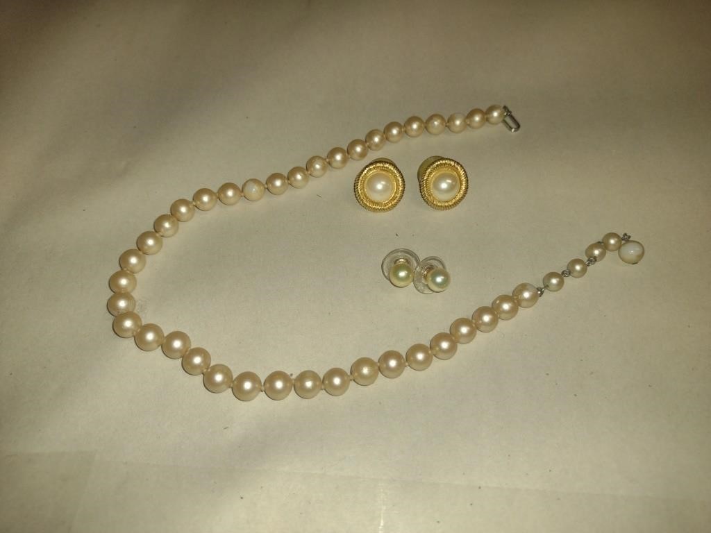 Pearls Necklace and Earings