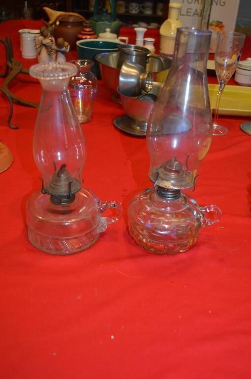 Set of 2 glass oil lamps