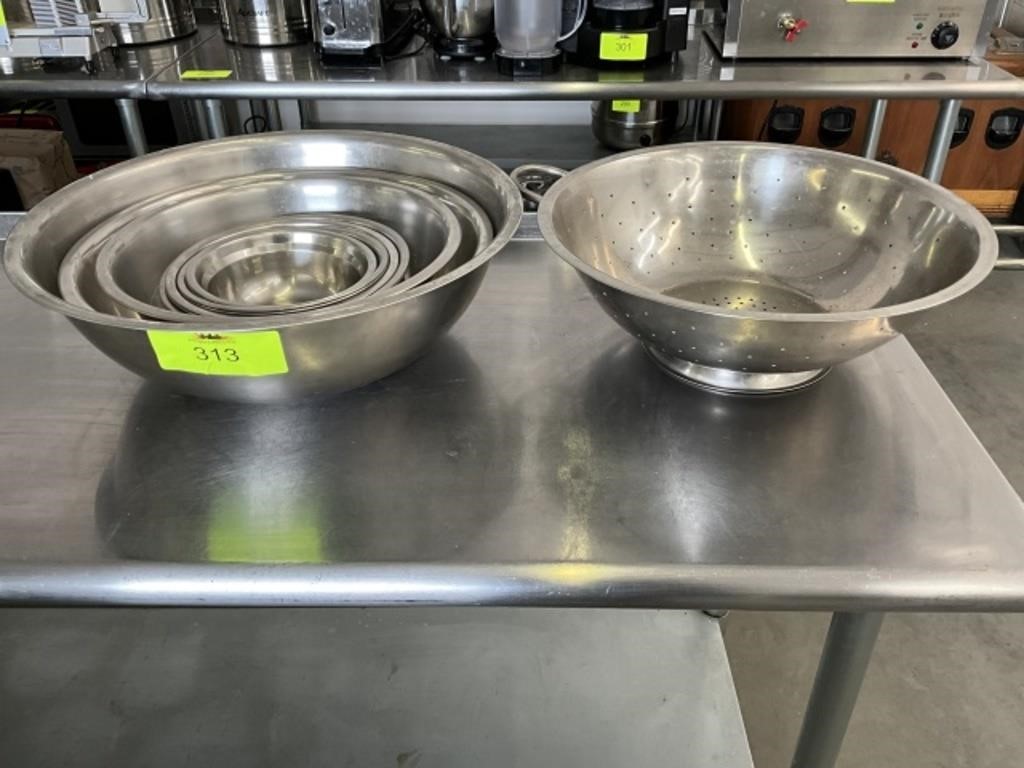 11 Stainless Steel Mixing Bowls + 1 Strainer