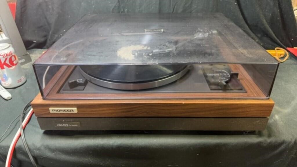 Pioneer turn table/didnt get it to come on