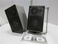 (2) speakers, Mini three-way speaker system