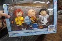 PEANUTS FIGURE COLLECTION