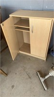 Small cabinet /door doesn’t stay closed