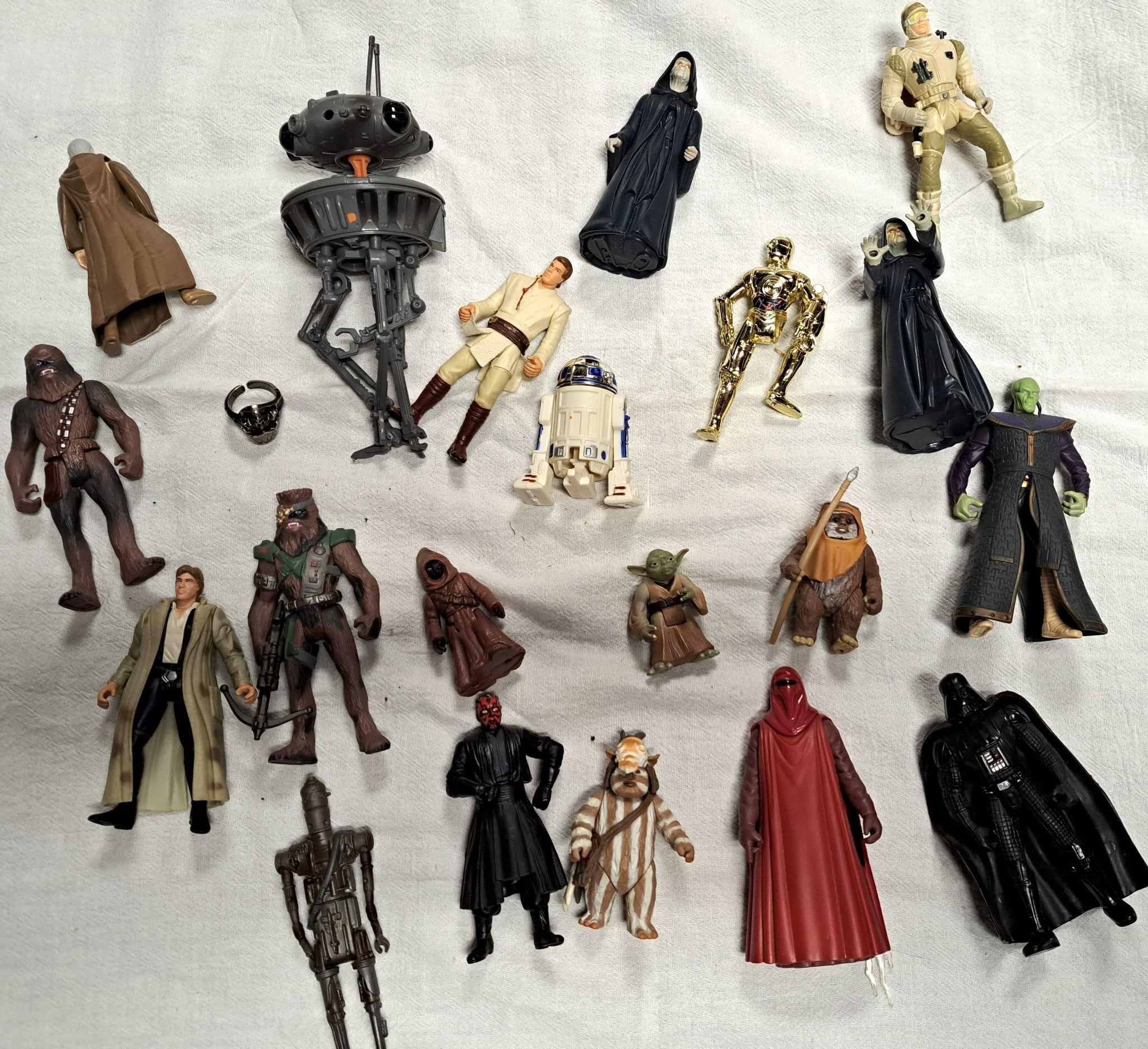 LOT OF ASSORTED STAR WARS ACTION FIGURES