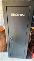 Stack-On 8 Gun Safe w/Keys, Like New