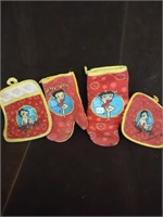 Betty Boop Oven Mitts & Pot Holders Set
