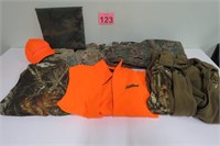 Hunting Clothes - Sz Large