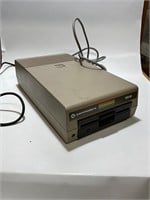 Commodore 64 Disc Dr. 1541. Turns on.