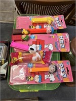 LOT VTG PEZ DISPENSERS PEANUTS CHARACTERS/ CEREAL