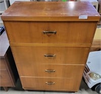 4-DRAWER WOOD CHEST OF DRAWERS