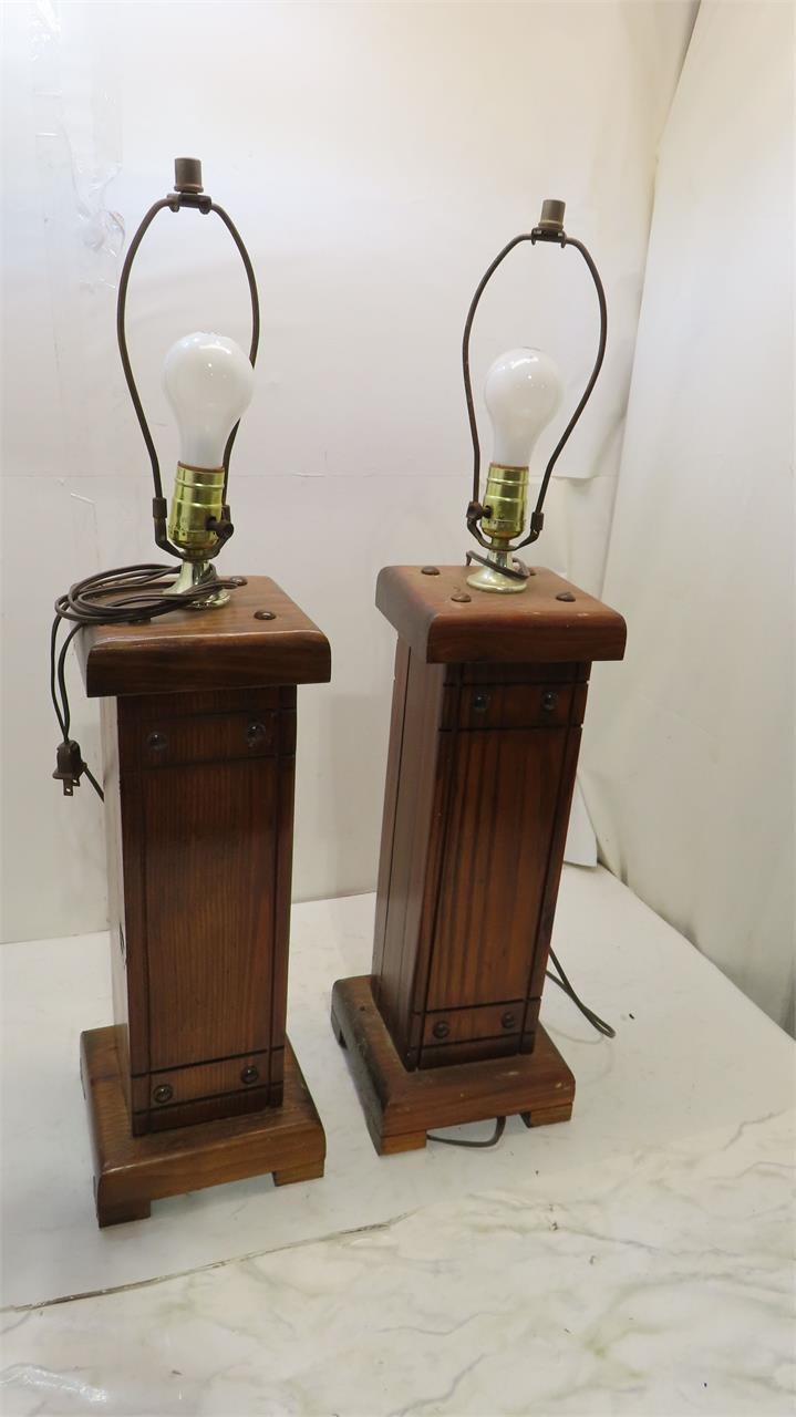 2 wooden lamp bases