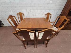 Walnut table and 6 chairs! Very nice set!