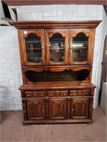 China cabinet with lights and glass shelves