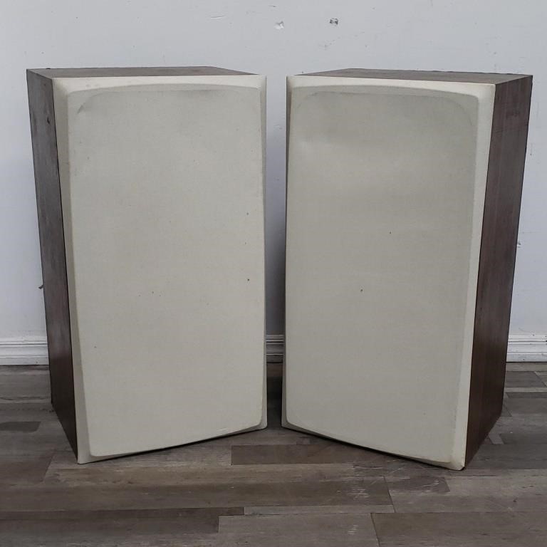 Pair of Fisher model ST-780 speaker system