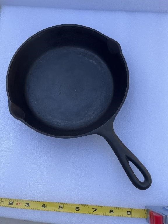 Vintage 3 Knotch Lodge # 5 cast iron frying pan