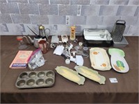 Vintage corn plates, dishes, kitchen items