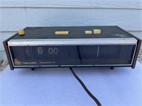 Vtg  Realistic Chronomatic 104 Flip Clock Alarm