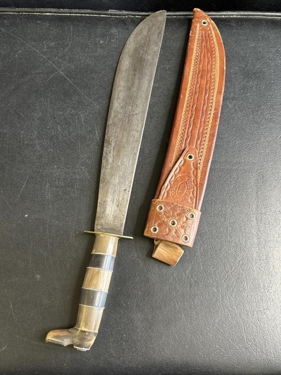 Vintage jungle knife with leather sheath