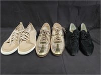 Group of shoes, box lot