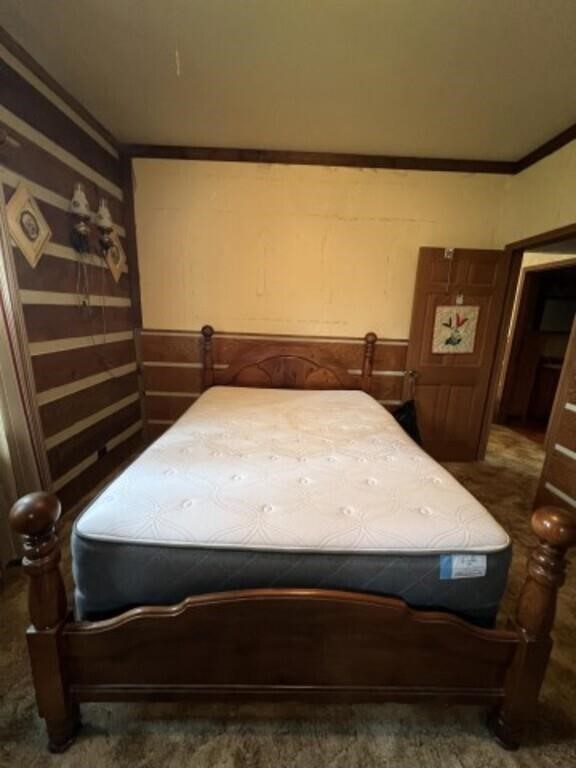 Pine 4 Post Queen Size Bed with Box Springs &