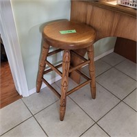 M199 Solid wood stool