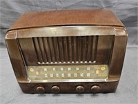Vintage RCA Victor desktop radio, composition