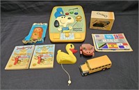 Group of vintage toys - Snoopy Playmate,