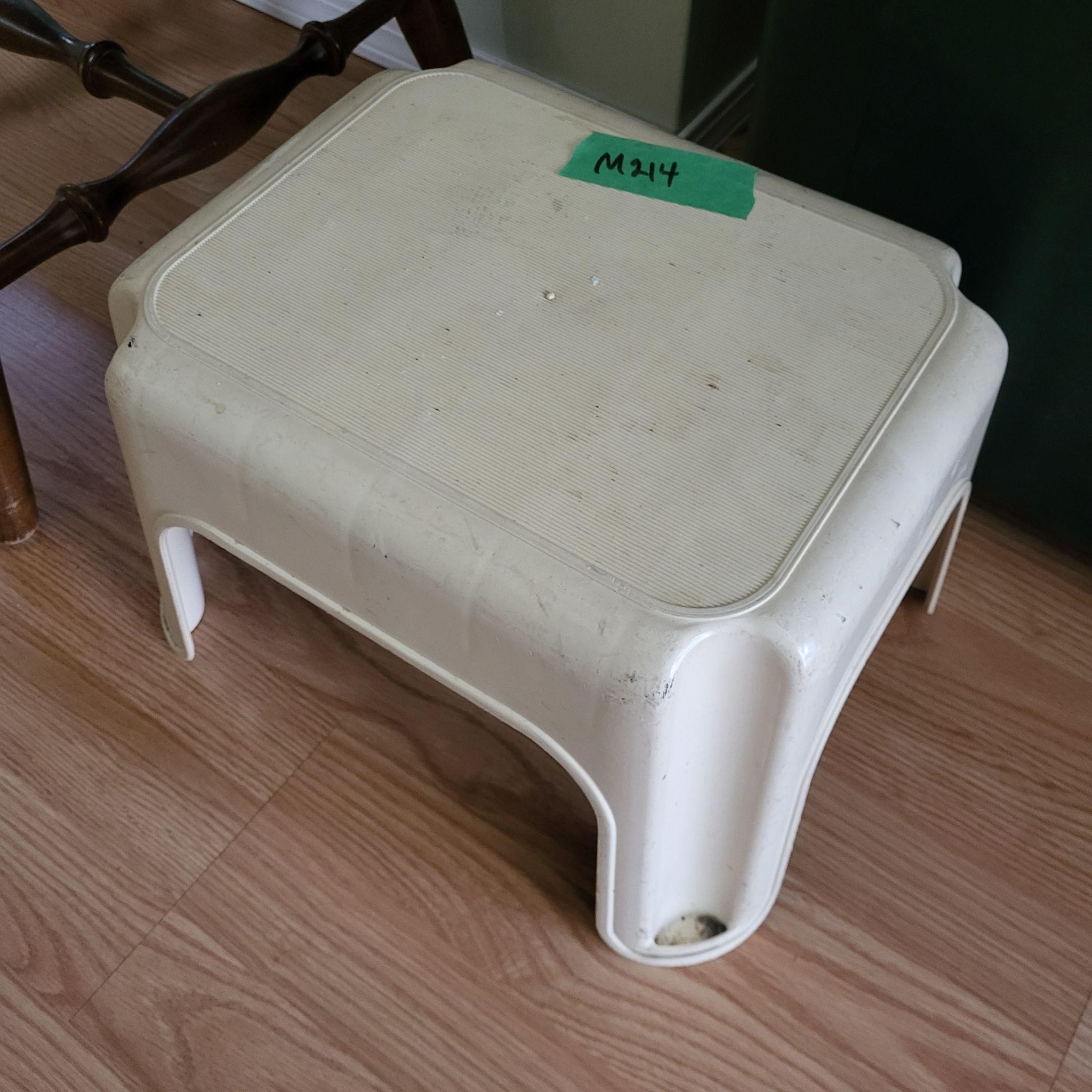 M214 White plastic stool