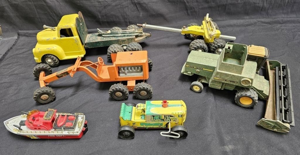 Large group of vintage metal toy trucks, Marx