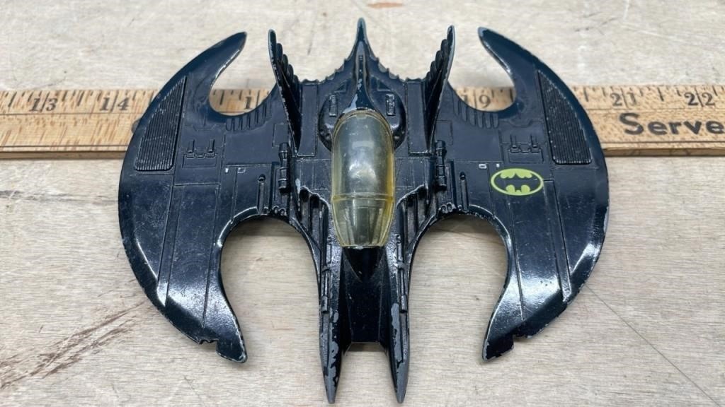 ERTL DC Comics Batman Bat Plane