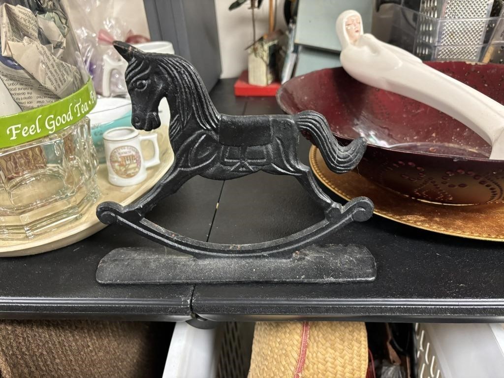 cast iron black horse 9" x 7"