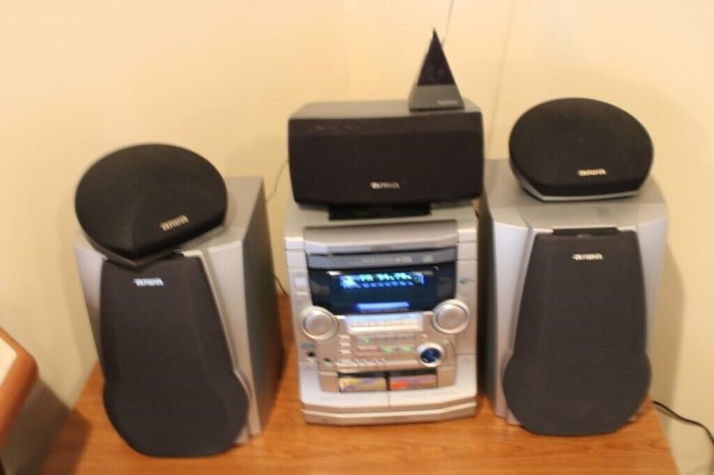 Aiwa Stereo System with 5 Speakers