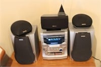 Aiwa Stereo System with 5 Speakers