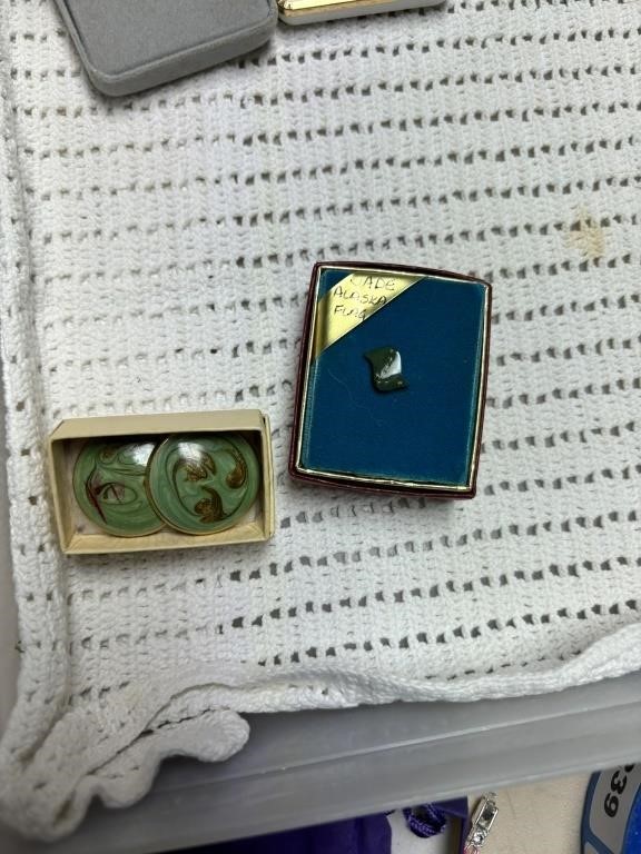 jade alaska flag pin, 2 clip on earrings