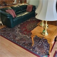 M224 Lovely area rug apprx 7'x9'