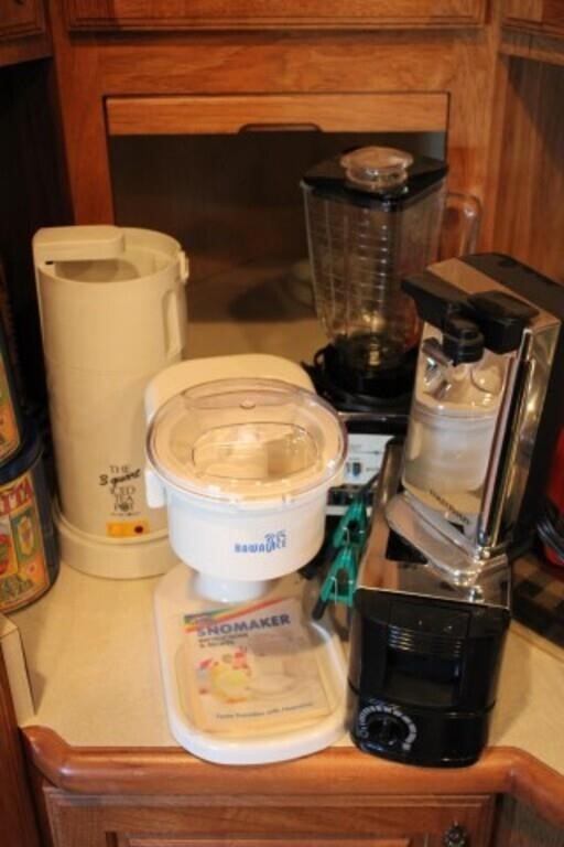Lot of Small Kitchen Appliances
