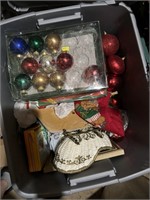 tote with lid Christmas decor, bulbs, wicker