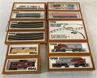 lot of 10 HO Tyco Train Cars, Track, Engines