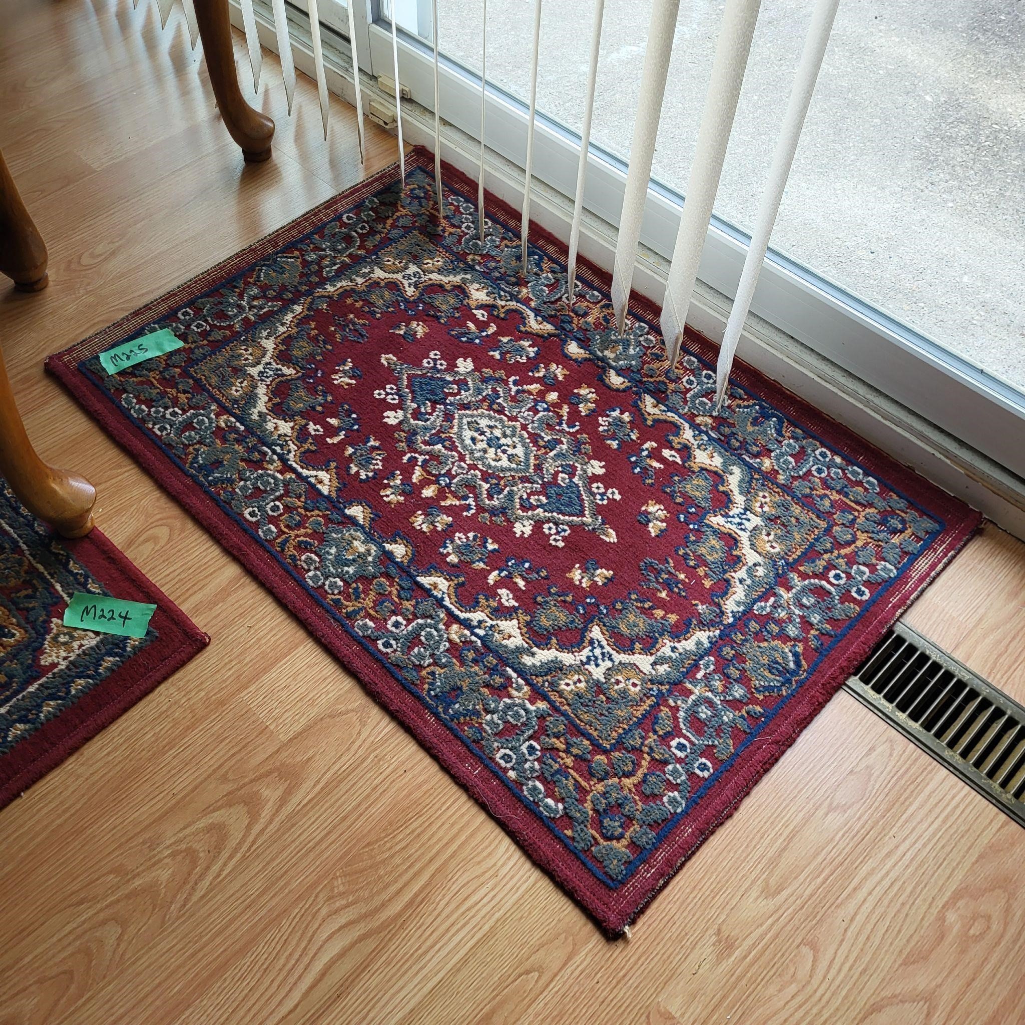M225 Small area rug