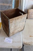 VTG WOODEN CRATE 13X10.5X14