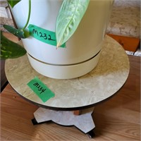 M134 Cute round plant stand
