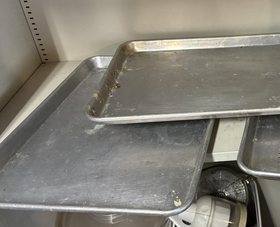 2 sheet pans 18"x 13"