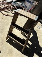 wooden 2 step ladder