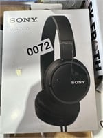 SONY HEADPHONES RETAIL $30