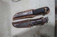 2 HUNTING KNIVES WITH SHEATHS