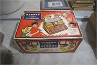 BERWIN GOLD VINTAGE TYPEWRITER / ORIGINAL BOX