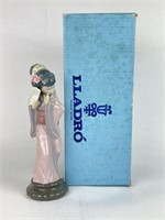 Lladro Porcelain Japanese Geisha Figurine