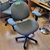 M256 Gray office chair w arms