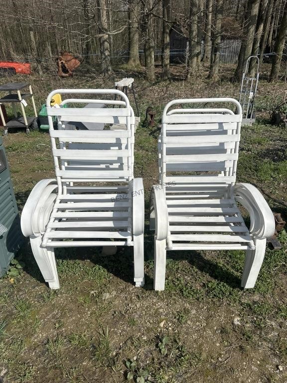 8 OUTDOOR CHAIRS