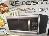 EMERSON MICROWAVE 1.3 1000 WATTS RETAIL $160